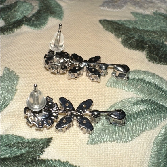 Elegant Silver Crystal Drop Earrings - Picture 4 of 4